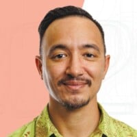 Headshot Ryan Kanakaole